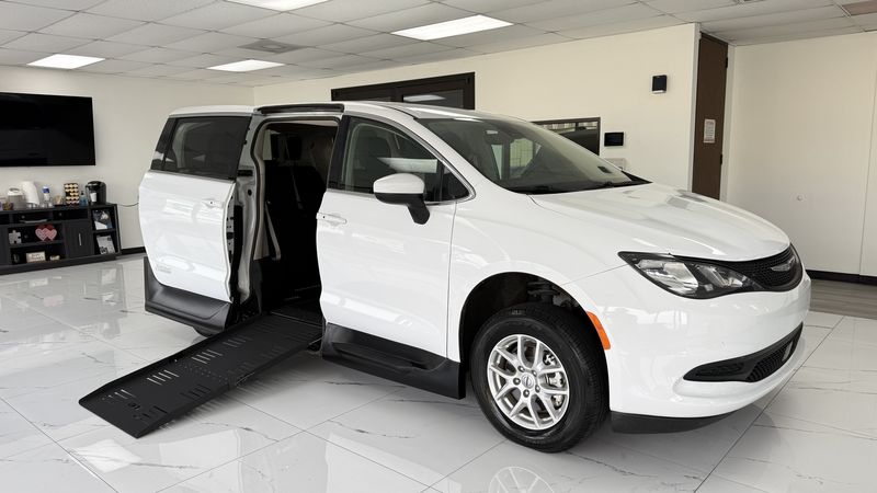 2022 Chrysler Voyager